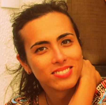 Photo of Viviane Vergueiro smiling and looking directly into the camera